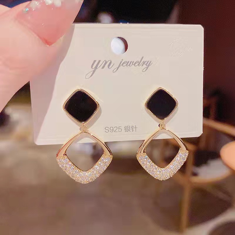 Aritos Colgantes de Rombo con Zirconias - Estilo Coreano R53