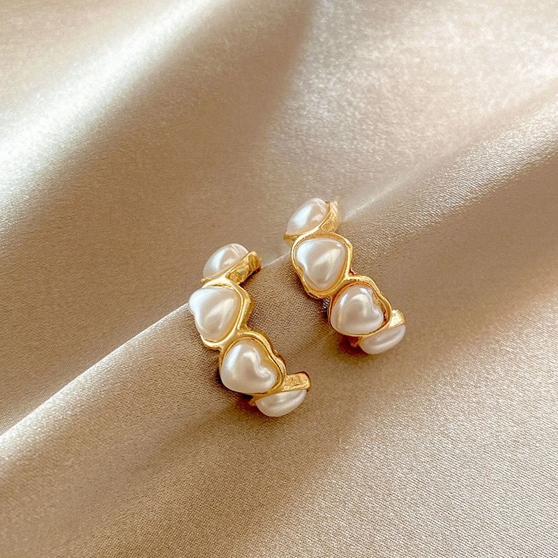 Caravanas Aritos con Perlas en forma de Corazón R28